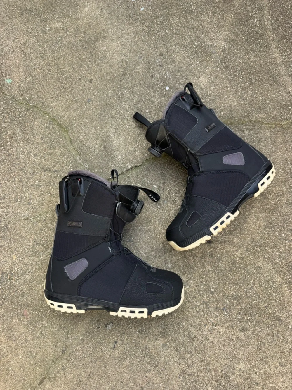 Salomon Savage BOA Snowboard Boots Mens Size 7.5 Black Snow Boots Winter Gear